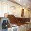 Кухня в Классическом стиле с фасадами МДФ патина золото - фото процесса установки последовательно 12