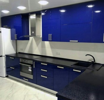 Шикарный глубокий синий цвет в кухонной мебели.Фасады МДФ.